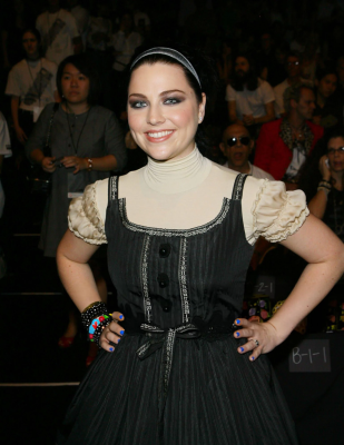Click to view full size image
==============
amy-lee-front-row-at-anna-sui-spring-2008-collection-during-v0-fuqeqwg5xw9e1_jpg.png amy-lee-front-row-at-anna-sui-spring-2008-collection-during-v0-fuqeqwg5xw9e1_jpg.png