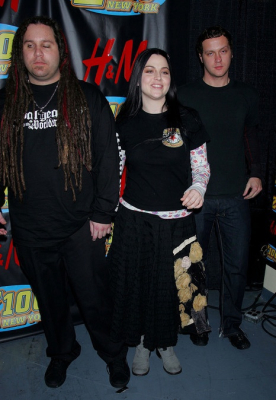 Click to view full size image
==============
Keywords: amy lee,evanescence,jingle ball,jingle ball 2006,hm artist gift lounge,gift lounge,2006 Keywords: amy lee,evanescence,jingle ball,jingle ball 2006,hm artist gift lounge,gift lounge,2006