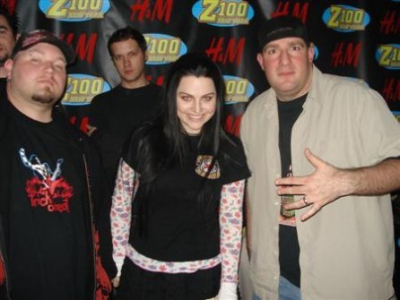 Keywords: amy lee,evanescence,jingle ball,jingle ball 2006,hm artist gift lounge,gift lounge,2006