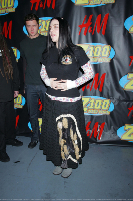 Keywords: amy lee,evanescence,jingle ball,jingle ball 2006,hm artist gift lounge,gift lounge,2006