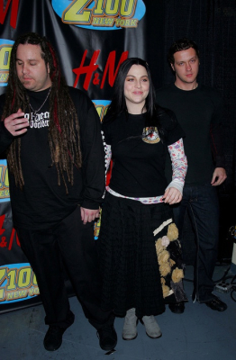 Click to view full size image
==============
Keywords: amy lee,evanescence,jingle ball,jingle ball 2006,hm artist gift lounge,gift lounge,2006 Keywords: amy lee,evanescence,jingle ball,jingle ball 2006,hm artist gift lounge,gift lounge,2006