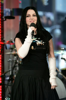 Click to view full size image
==============
Keywords: amy lee,mtv,TRL,2006,appearances,evanescence Keywords: amy lee,mtv,TRL,2006,appearances,evanescence
