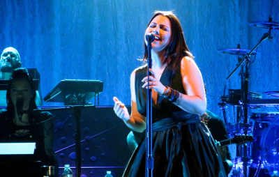 Click to view full size image
==============
Evanescence-1-of-3-1.jpg Evanescence-1-of-3-1.jpg