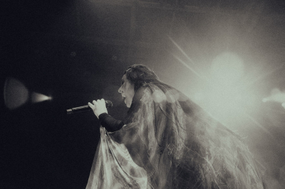 Click to view full size image
==============
Keywords: London,Canada,Life Place,amy lee,amy photos,concert,evanescence,evanescence pics,live Keywords: London,Canada,Life Place,amy lee,amy photos,concert,evanescence,evanescence pics,live