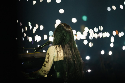 Click to view full size image
==============
Keywords: amy lee,evanescence,amy photos,concert Keywords: amy lee,evanescence,amy photos,concert