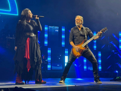 Click to view full size image
==============
Keywords: Ottawa,Ontario,Canadian Tire Centre,amy lee,amy photos,amy pic,evanescence,evanescence pics,concert,live Keywords: Ottawa,Ontario,Canadian Tire Centre,amy lee,amy photos,amy pic,evanescence,evanescence pics,concert,live