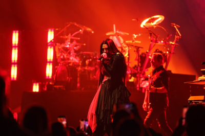 Click to view full size image
==============
Keywords: amy lee,amy photos,evanescence,gallery Keywords: amy lee,amy photos,evanescence,gallery