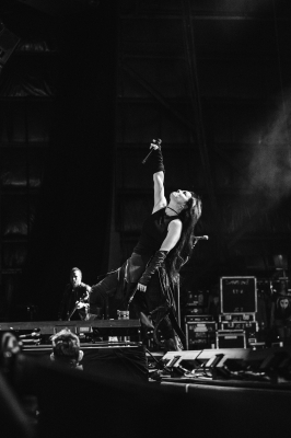 Click to view full size image
==============
Keywords: Amy Lee,Evanescence,Tour,World Tour,Flordia,Like You Keywords: Amy Lee,Evanescence,Tour,World Tour,Flordia,Like You