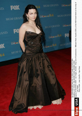 Keywords: amy lee,amy photos,gallery,live,awards,evanescence