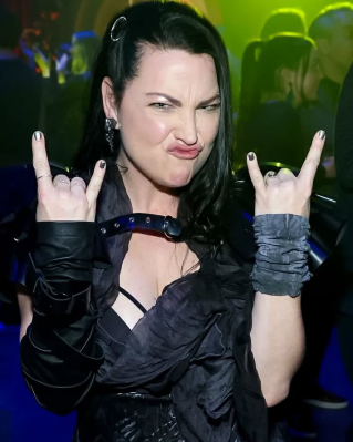 Click to view full size image
==============
Keywords: AMC,amy lee,amy photos,amy pic,evanescence Keywords: AMC,amy lee,amy photos,amy pic,evanescence