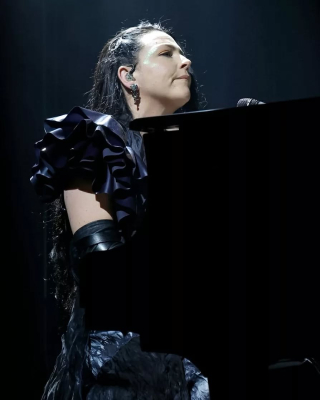 Click to view full size image
==============
Keywords: AMC,amy lee,amy photos,amy pic,evanescence Keywords: AMC,amy lee,amy photos,amy pic,evanescence
